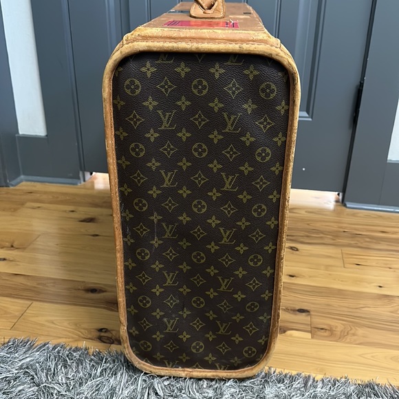 Louis Vuitton Luggage - Picture 5 of 9